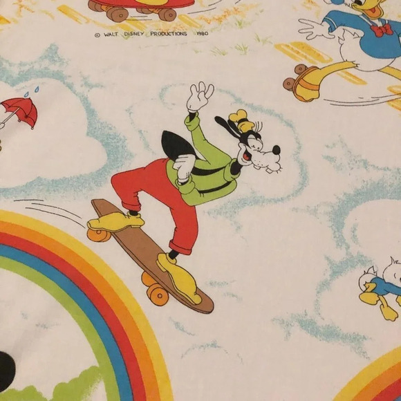 Vtg 1980 Walt Disney Twin Flat Sheet  Esmond Mickey and Friends Rollerskating - Picture 8 of 16